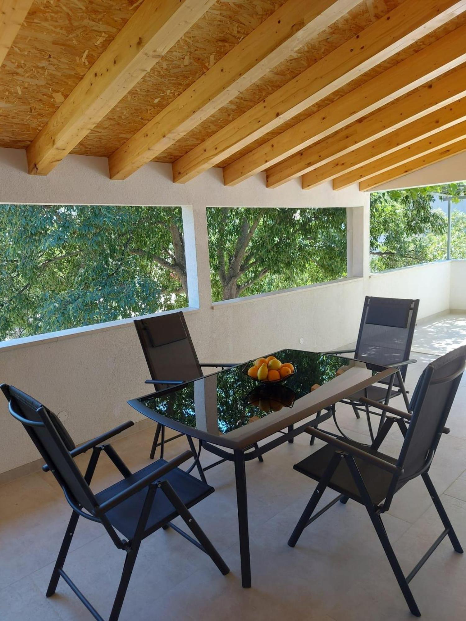 Holiday Home Dora Sutivan Bagian luar foto