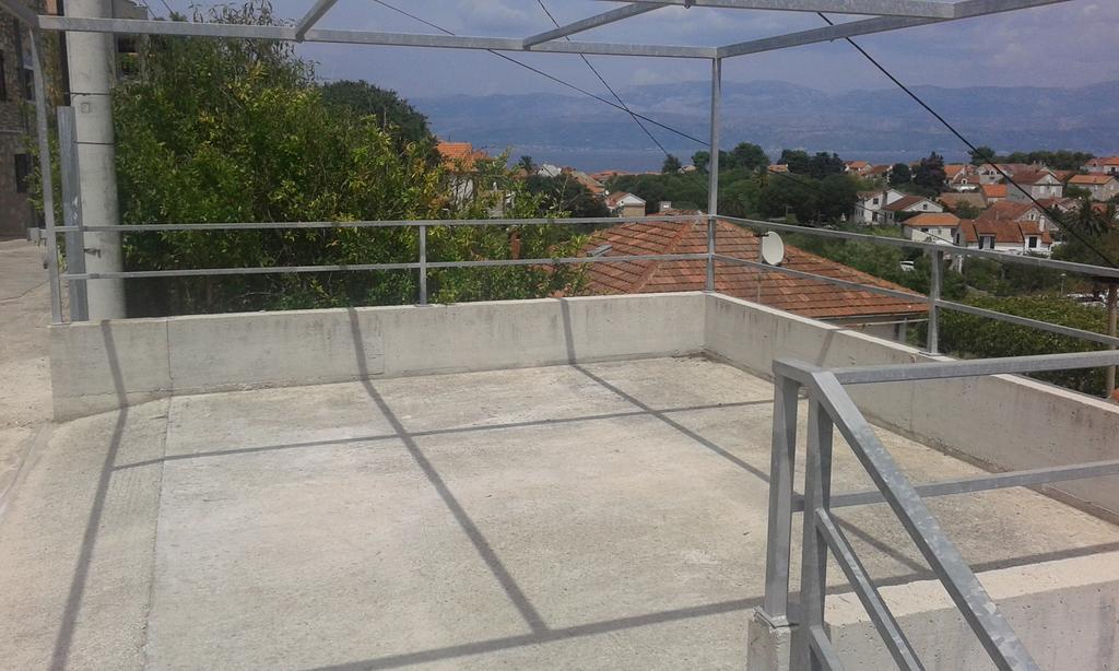 Holiday Home Dora Sutivan Bagian luar foto